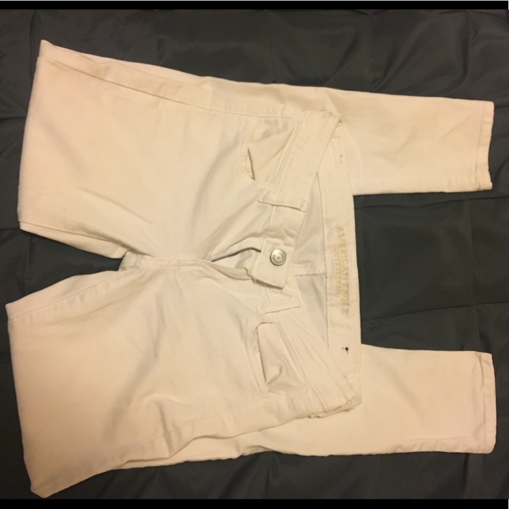 Women’s white American Eagle jeans size 4